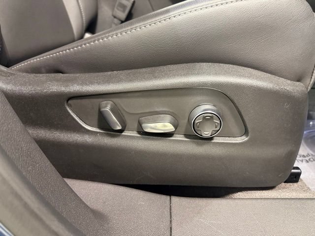 Used 2025 Cadillac XT4 Premium Luxury FWD image 27