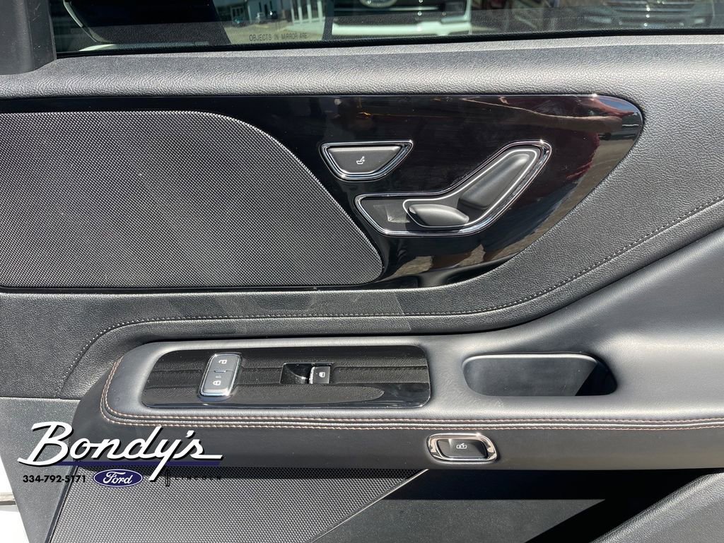 Used 2023 Lincoln Aviator AWD w/ Premium Package image 19