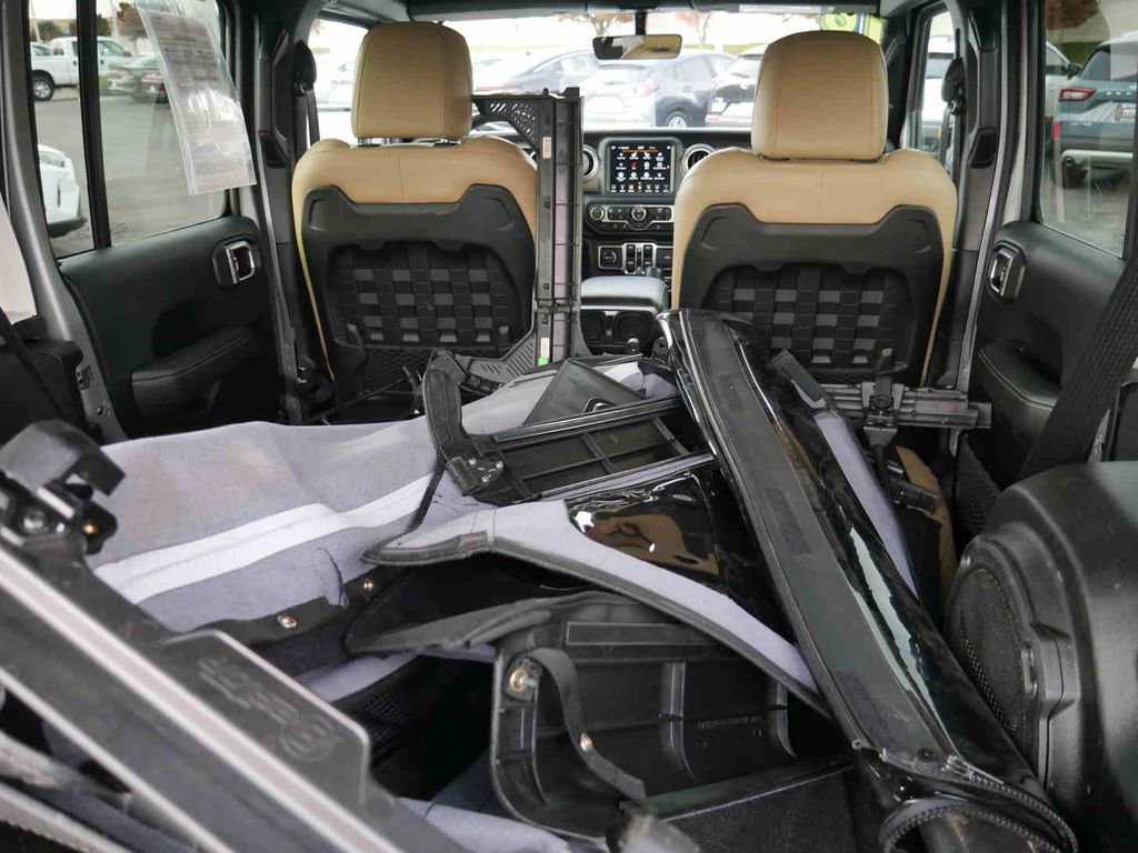 Used 2018 Jeep Wrangler Unlimited Rubicon w/ Dual Top Group image 10