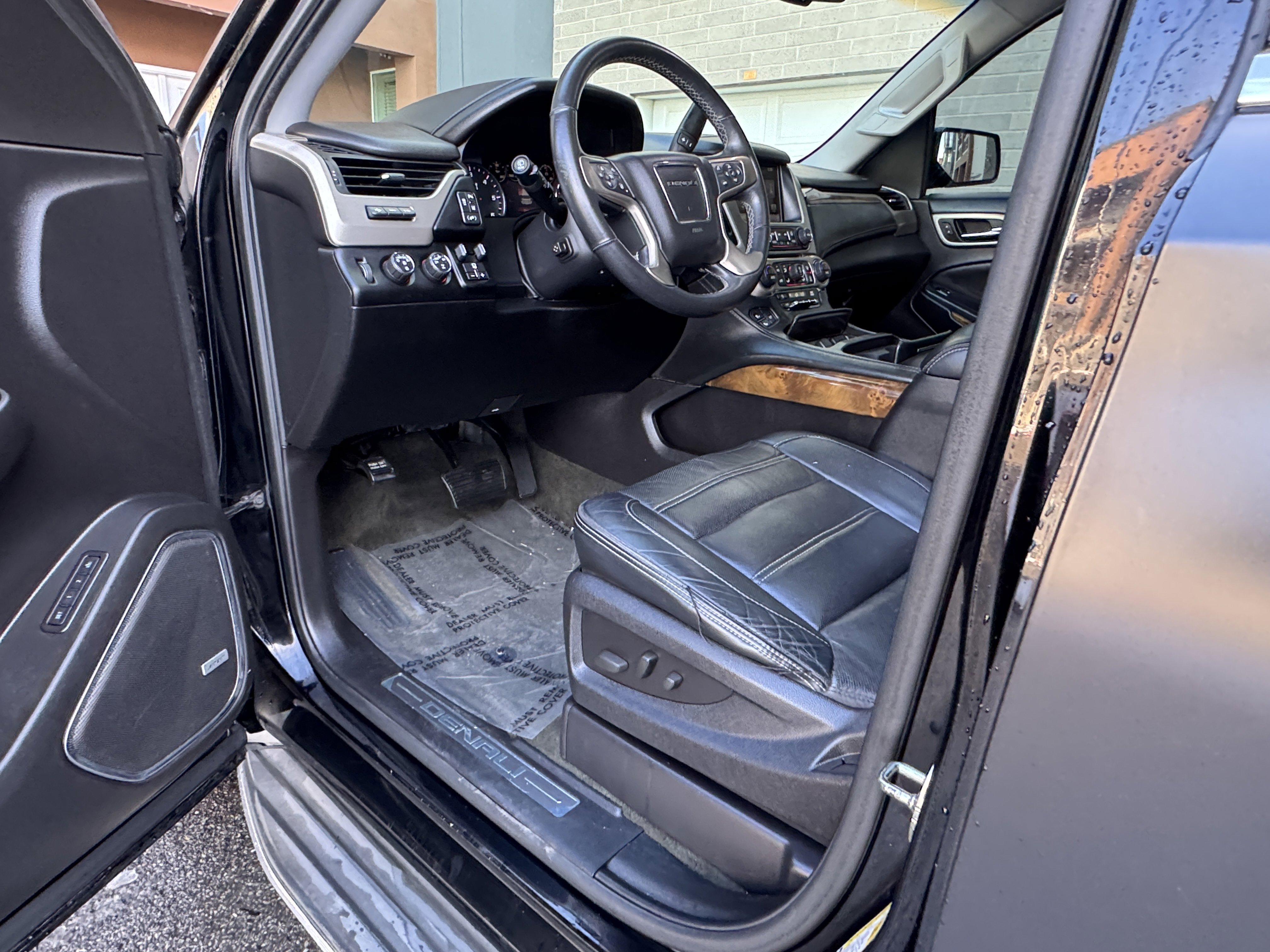 Used 2015 GMC Yukon Denali w/ Touring Package AWD/4WD image 22