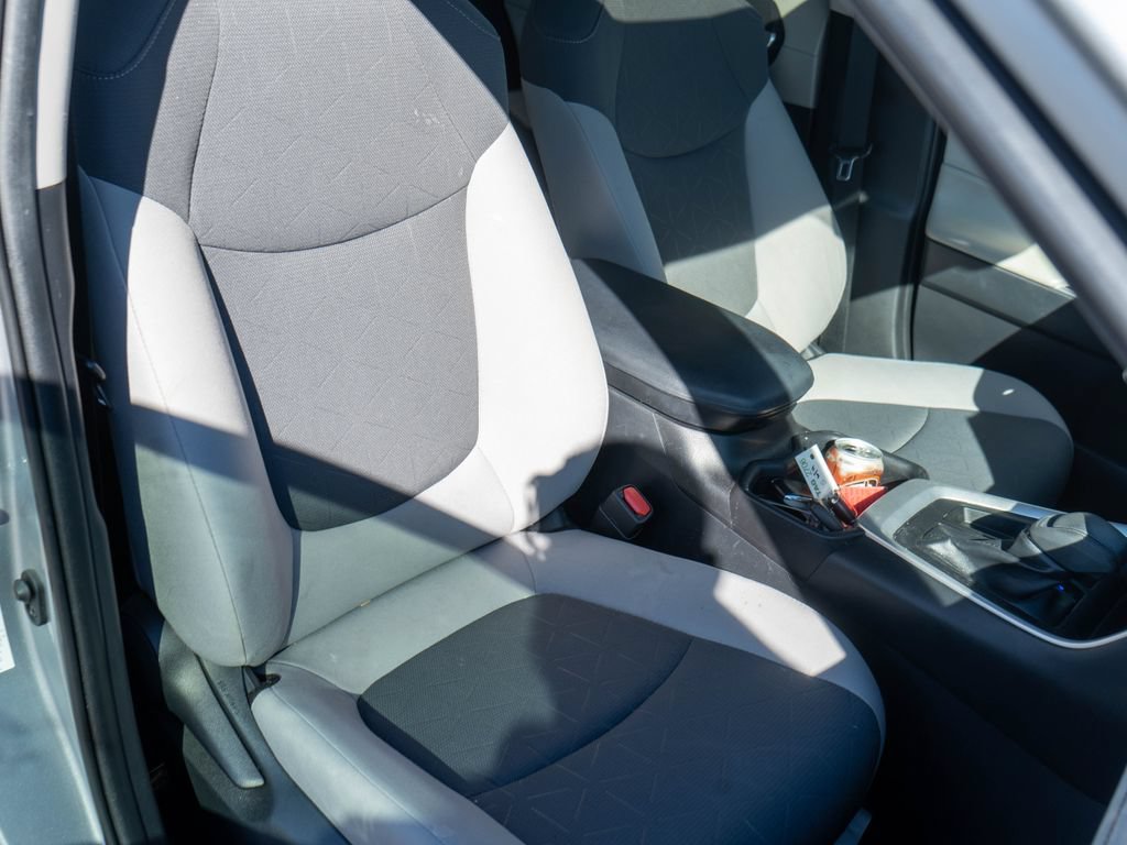 Used 2019 Toyota RAV4 XLE w/ Carpet Mat Package FWD image 9