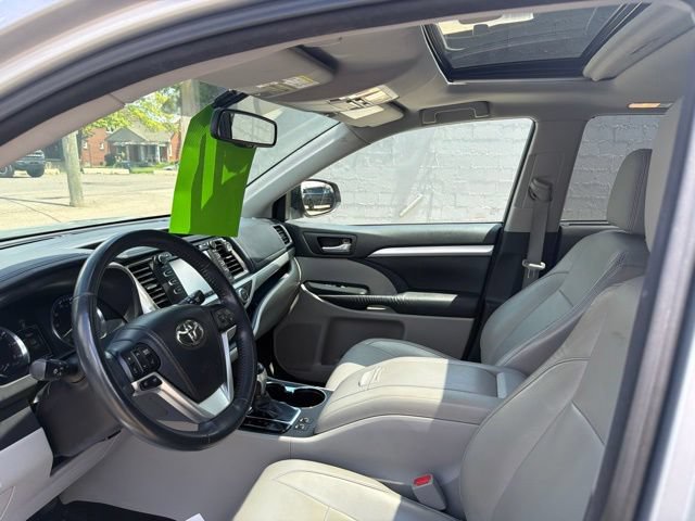 Used 2015 Toyota Highlander XLE AWD/4WD image 23