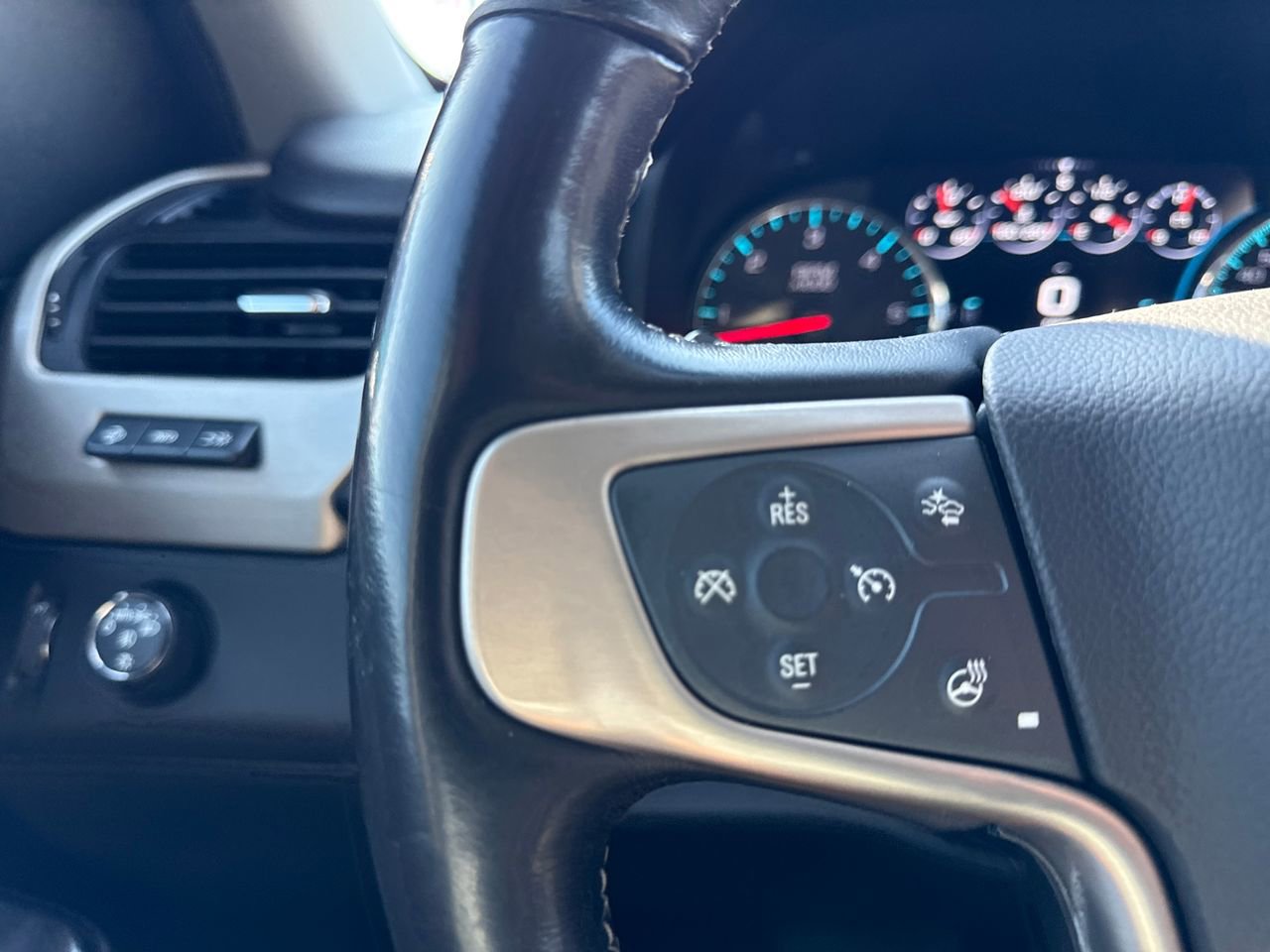 Used 2020 GMC Yukon XL Denali image 24