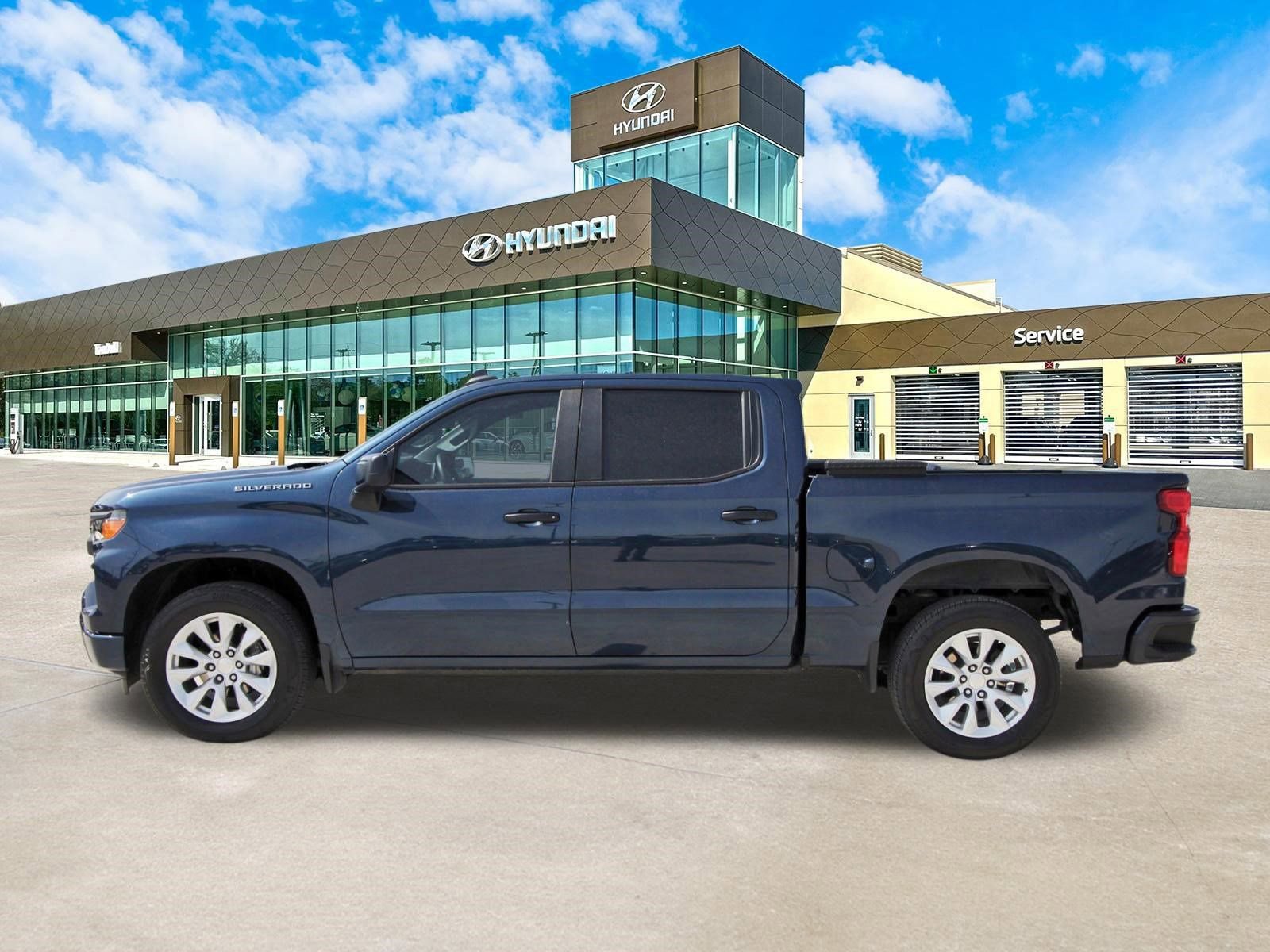 Used 2023 Chevrolet Silverado 1500 Custom image 9