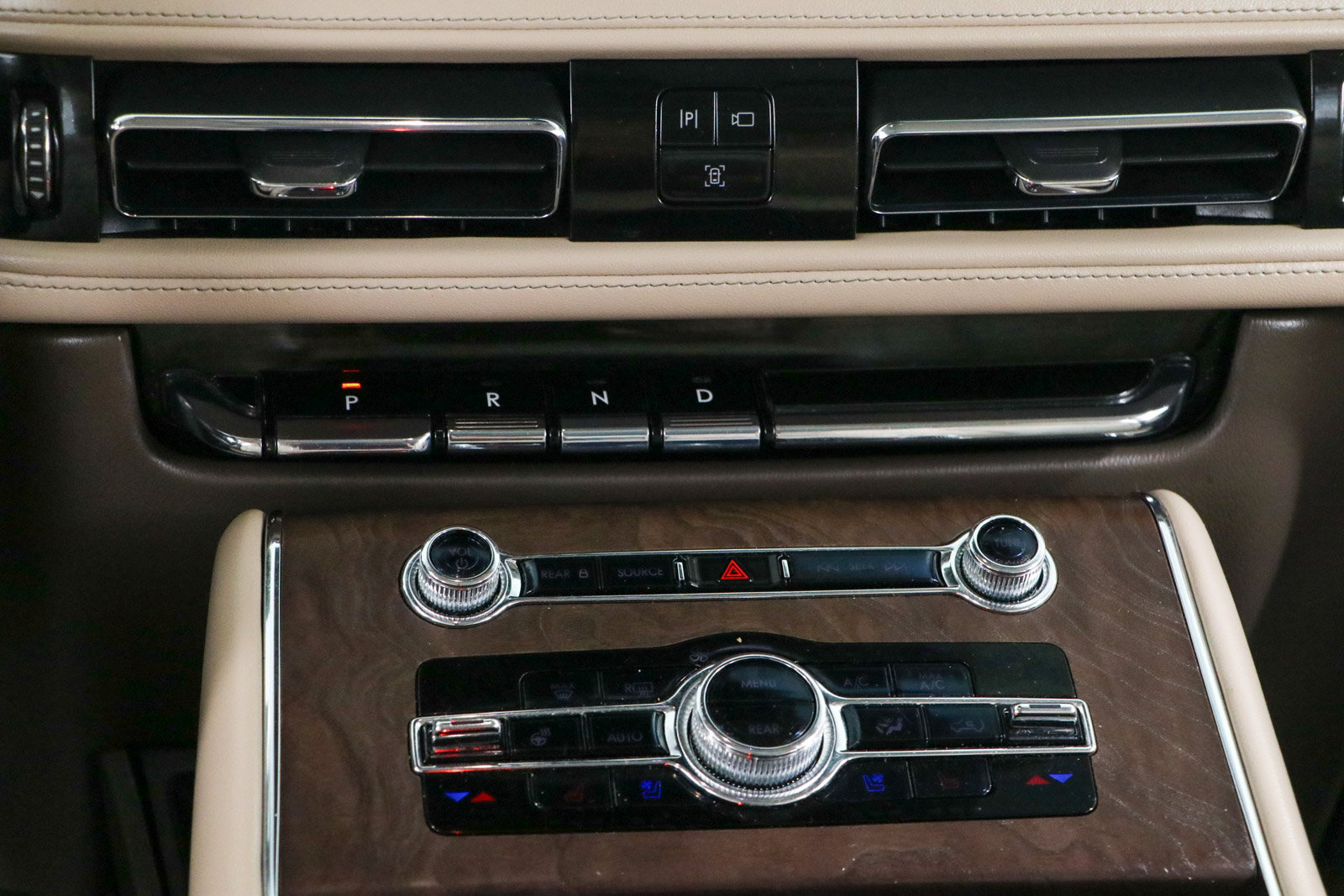 Used 2023 Lincoln Aviator Reserve w/ Equipment Group 201A RWD image 20