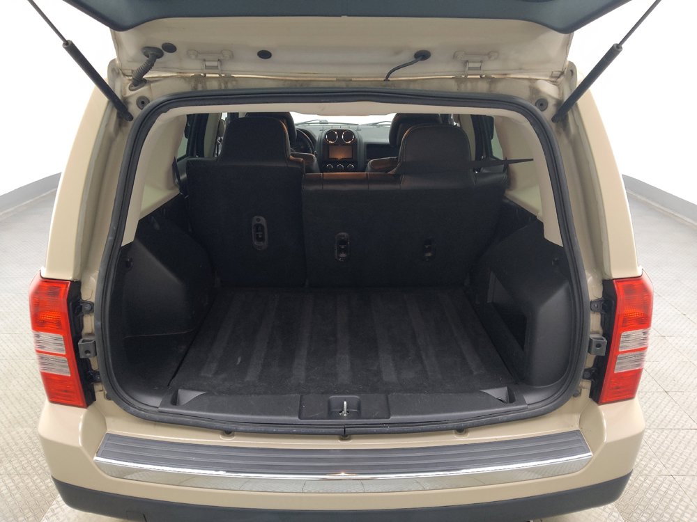 Used 2017 Jeep Patriot High Altitude FWD image 29