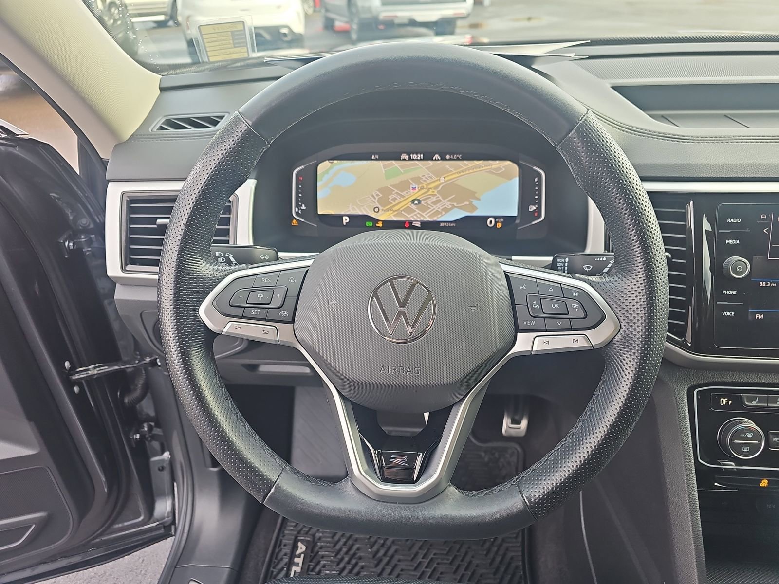 Used 2022 Volkswagen Atlas SEL Premium image 12