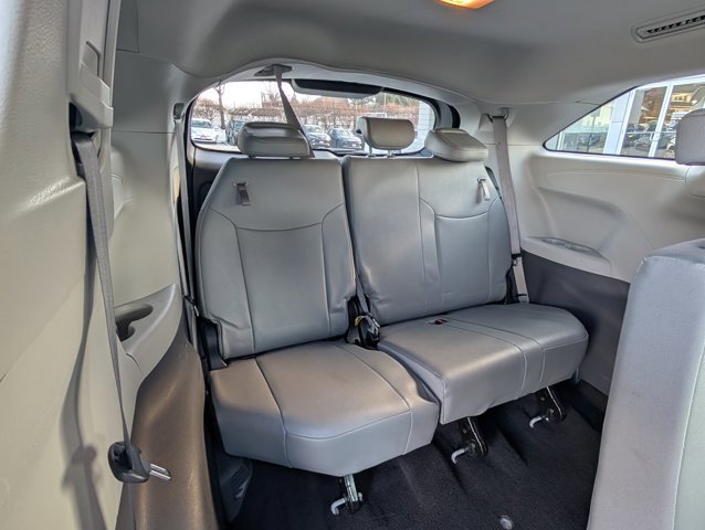 Used 2024 Toyota Sienna XLE image 18