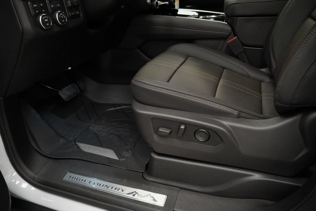 Used 2026 Chevrolet Tahoe High Country AWD/4WD image 25