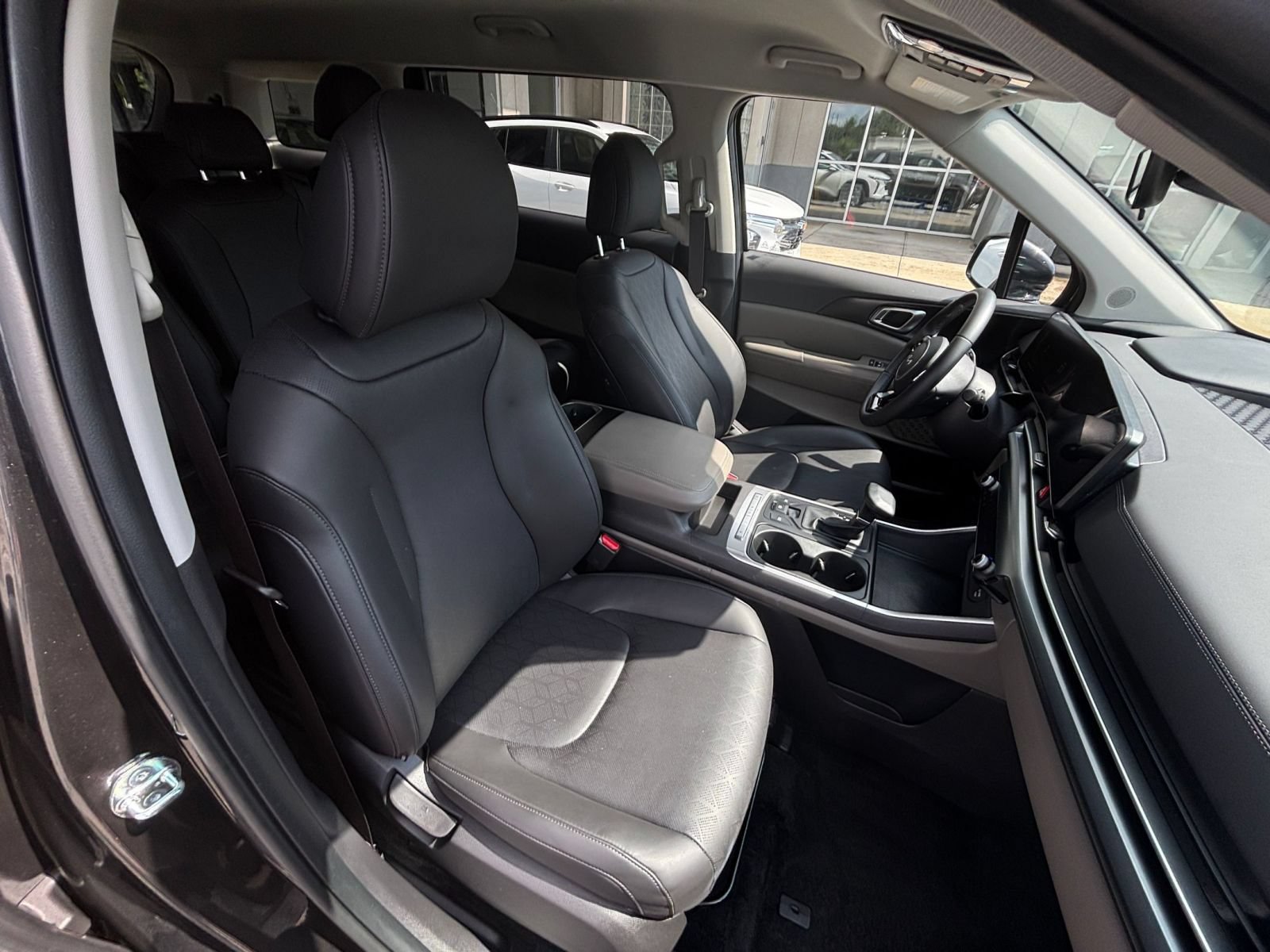 Used 2026 Kia Carnival FWD image 38