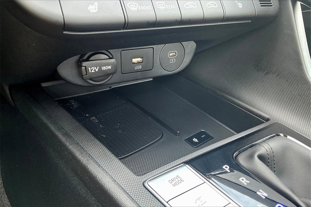 Certified 2025 Hyundai Elantra SEL image 32