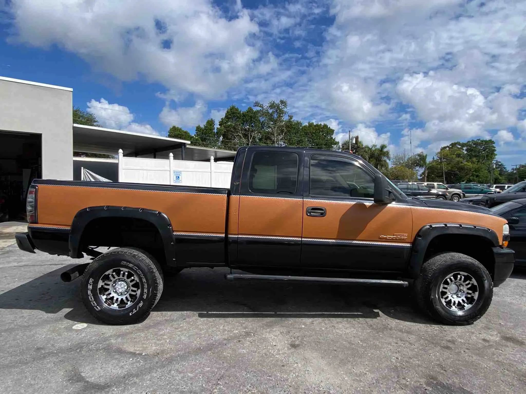 Used 2001 Chevrolet Silverado 2500 LT w/ Snow Plow Prep Pkg image 6