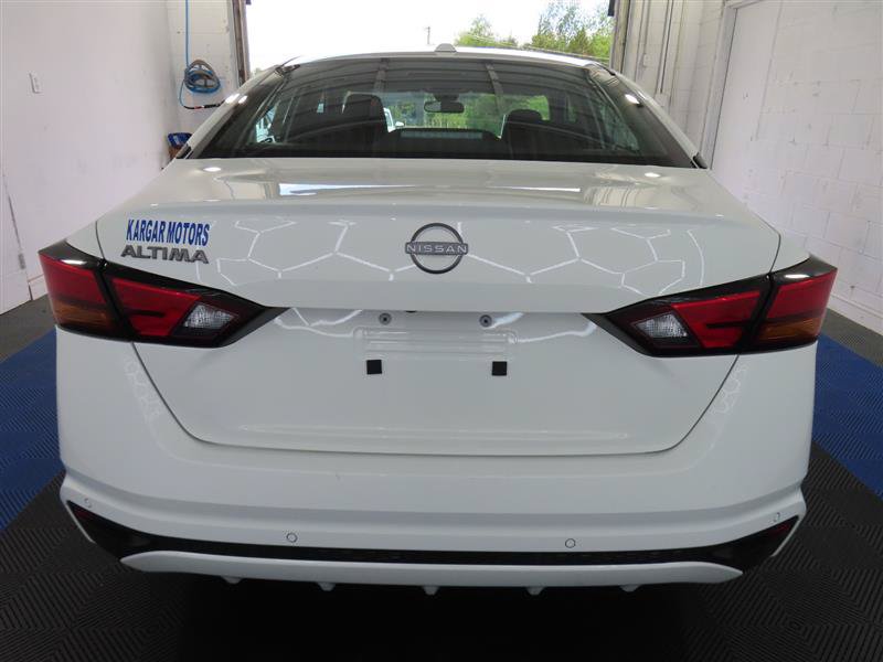 Used 2025 Nissan Altima 2.5 SV FWD image 11