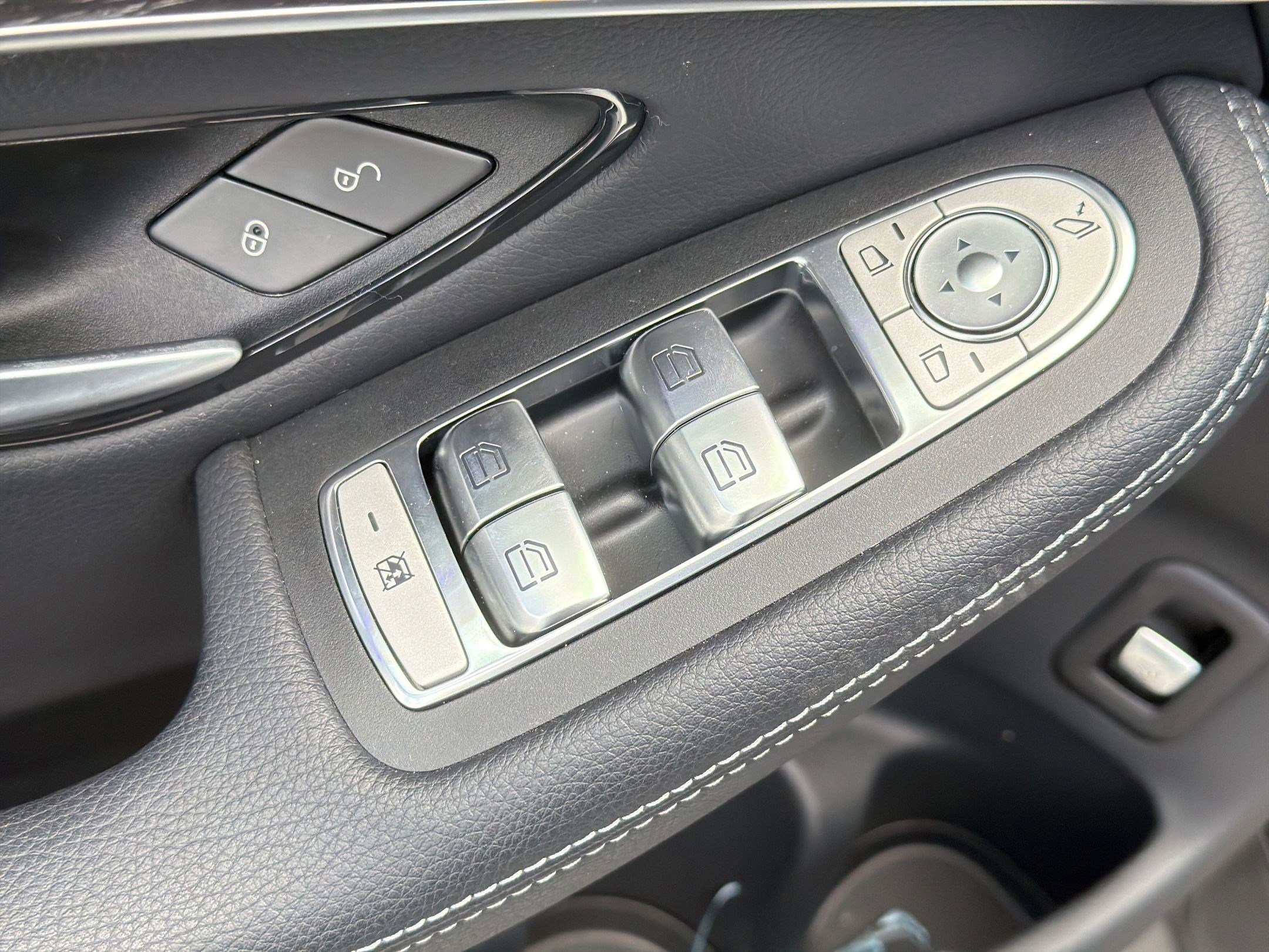 Used 2022 Mercedes-Benz GLC 300 4MATIC image 21