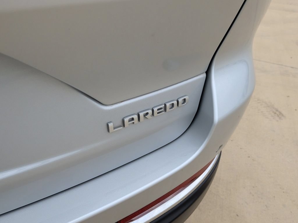 Used 2025 Jeep Grand Cherokee Laredo RWD image 40