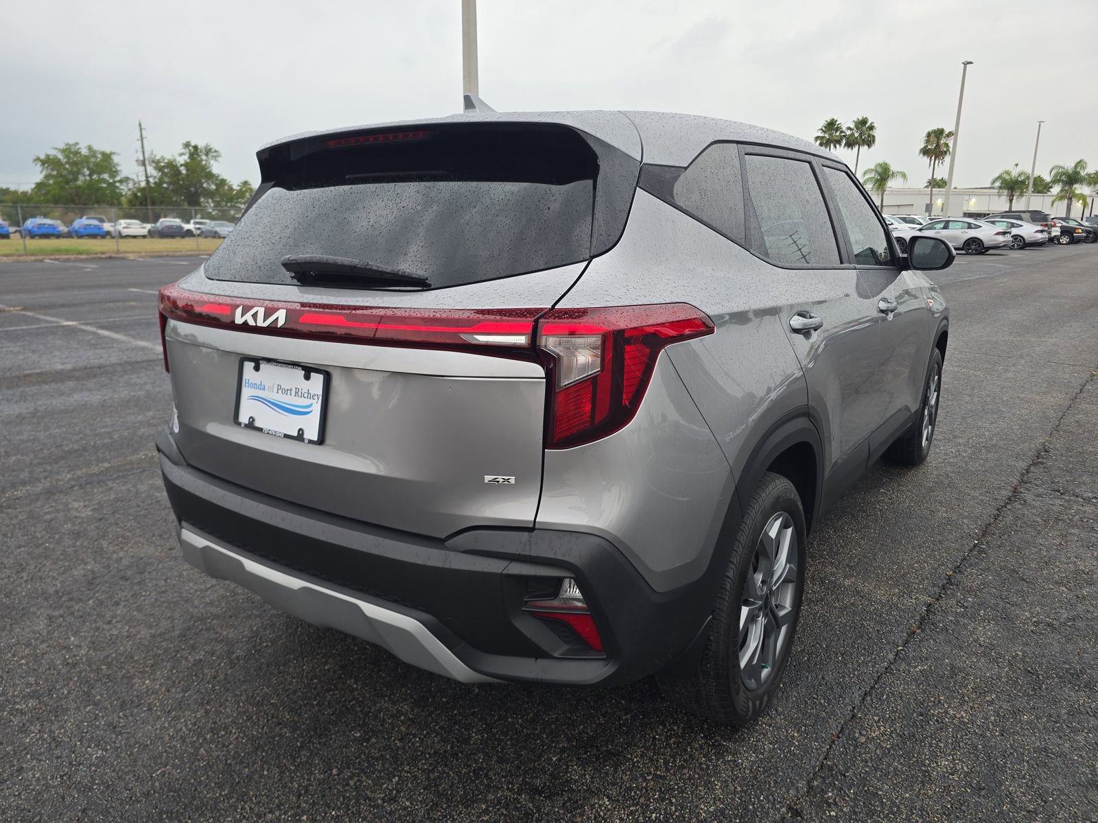 Used 2025 Kia Seltos LX AWD/4WD image 3