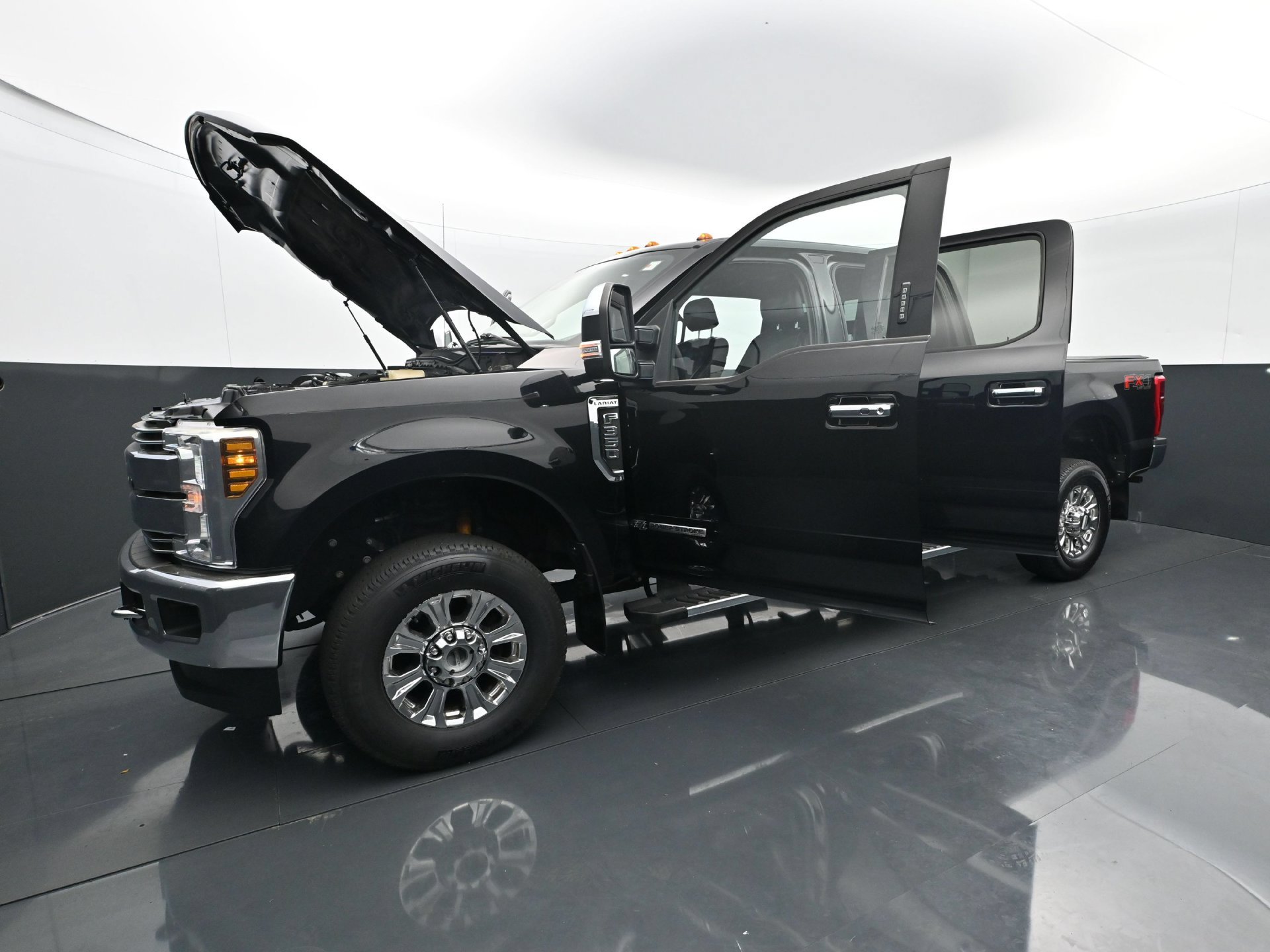 Used 2018 Ford F350 Lariat w/ Lariat Ultimate Package AWD/4WD image 29