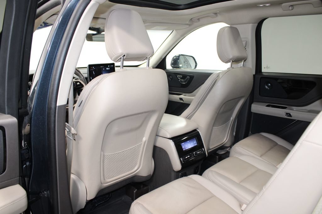 Used 2023 Lincoln Aviator Reserve w/ Equipment Group 201A AWD/4WD image 26