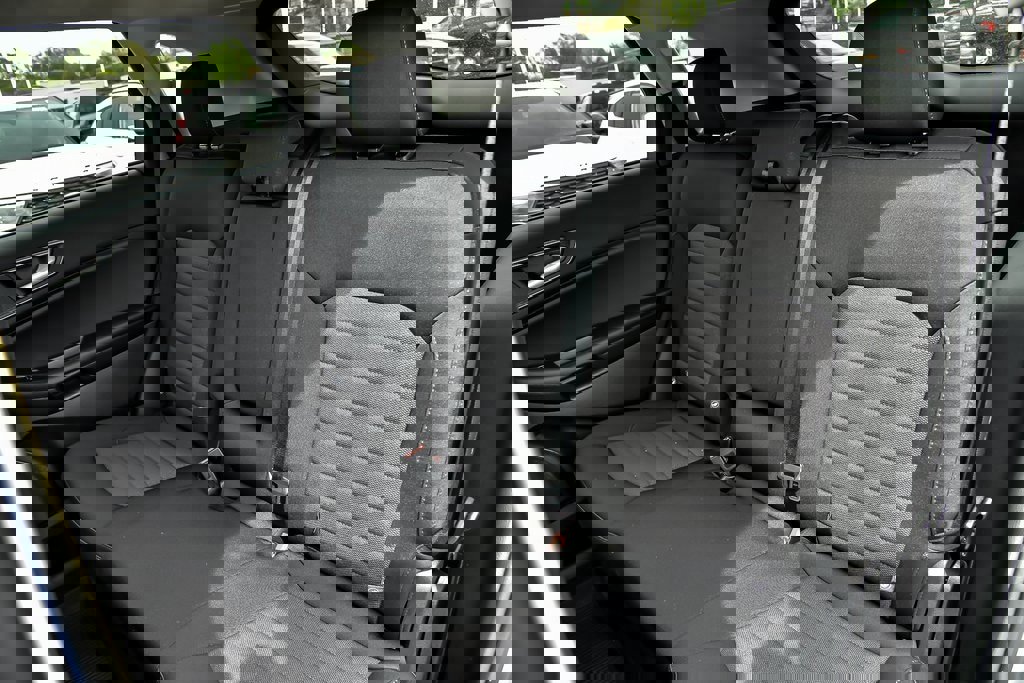 New 2024 Ford Edge SE w/ Black Appearance Package image 30