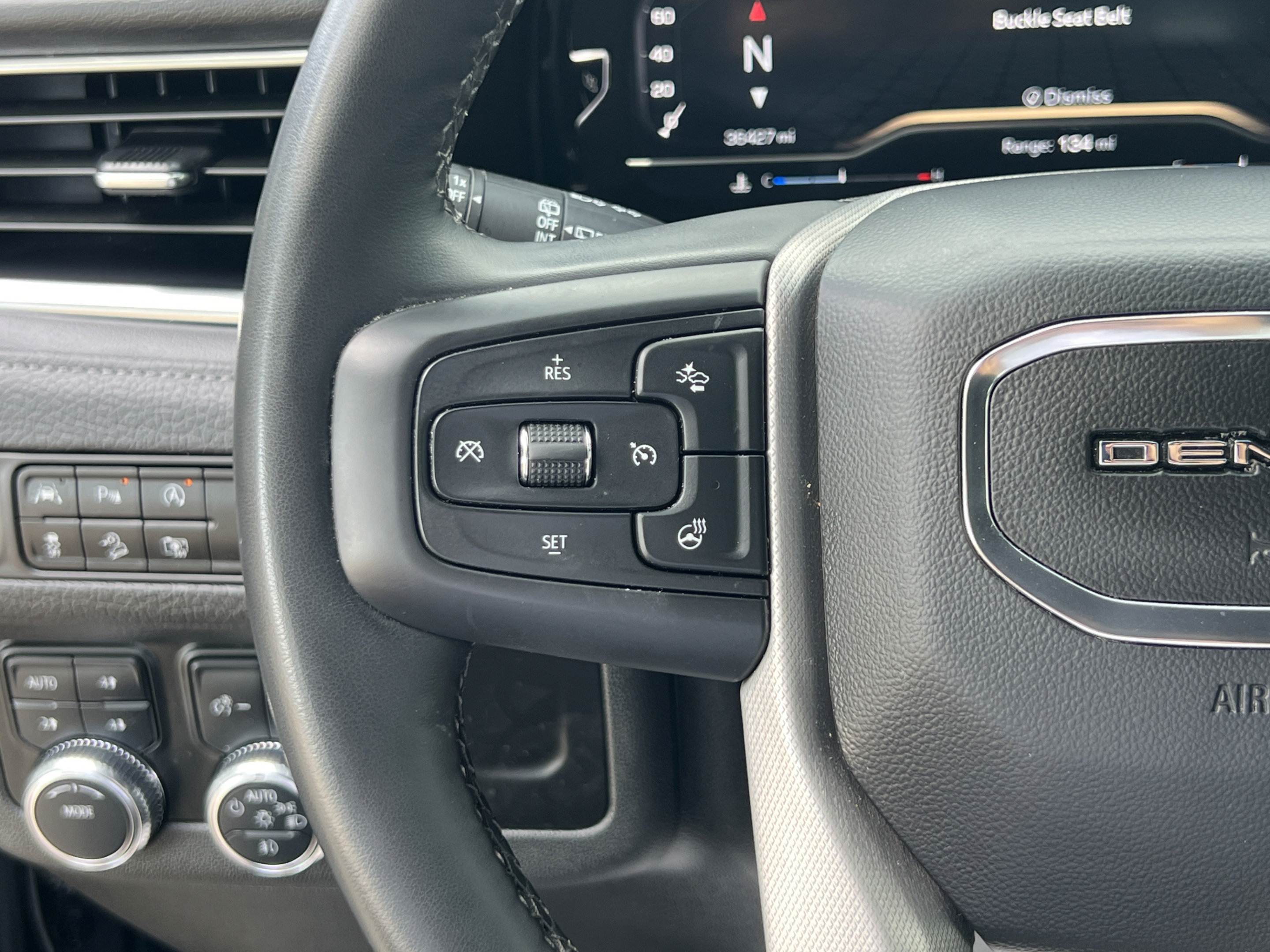 Used 2024 GMC Yukon XL Denali AWD/4WD image 19