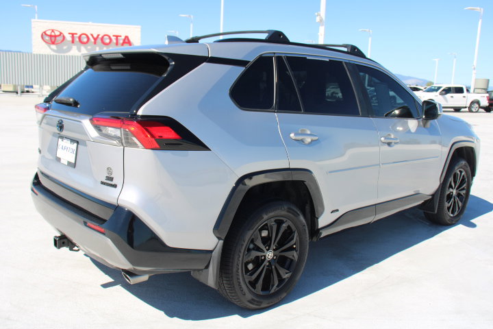 Certified 2022 Toyota RAV4 SE image 3