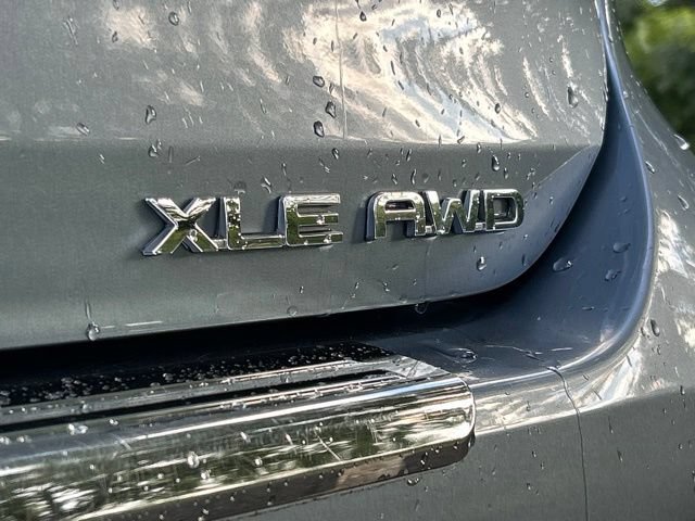 Used 2022 Toyota Highlander XLE AWD/4WD image 14