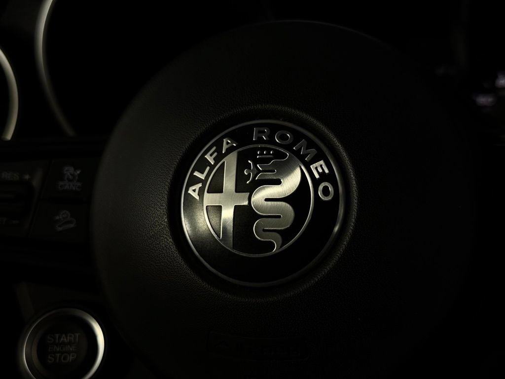 Used 2023 Alfa Romeo Stelvio Ti AWD/4WD image 17
