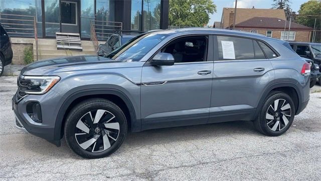 Used 2024 Volkswagen Atlas Cross Sport SE image 25