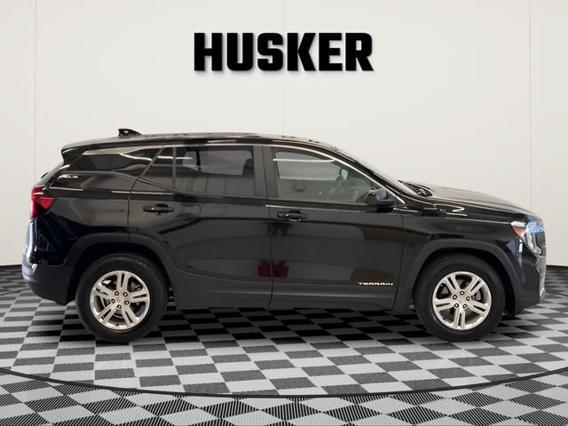 Used 2024 GMC Terrain SLE FWD image 2