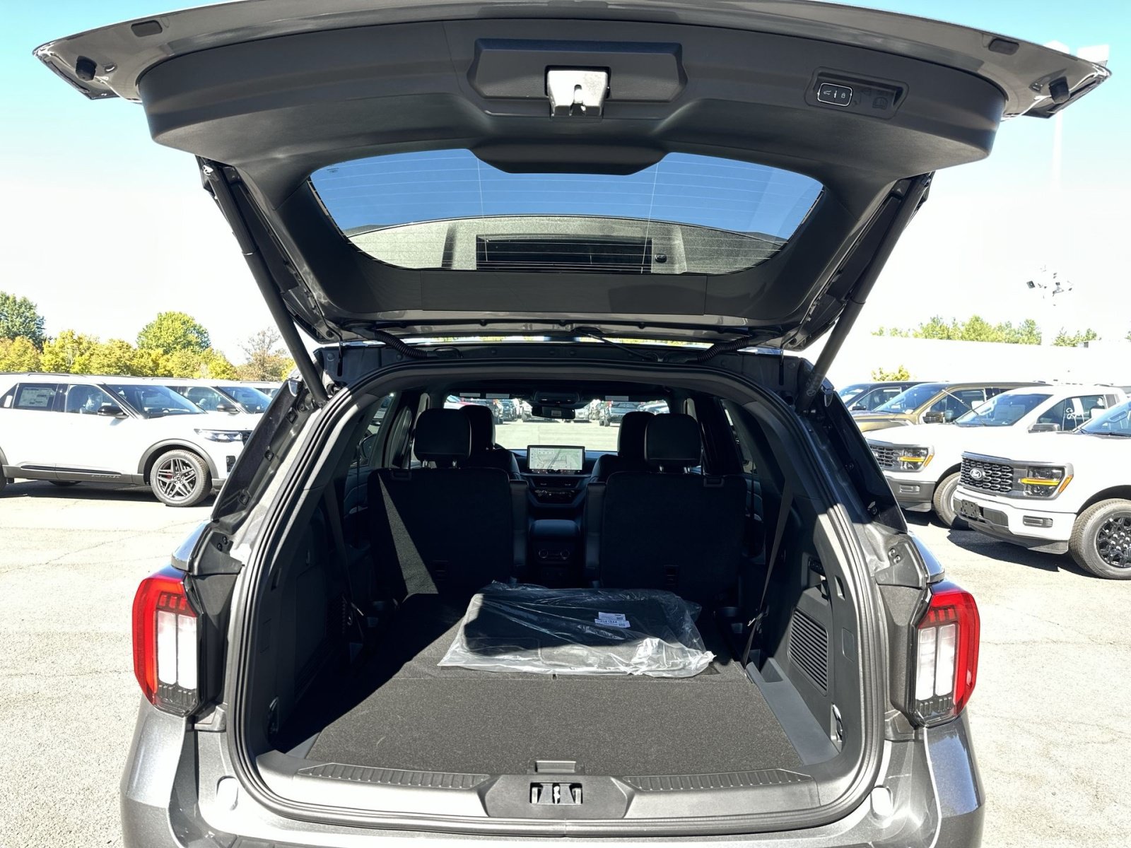 New 2027 Ford Explorer ST w/ Sun And Sound Package AWD/4WD image 28