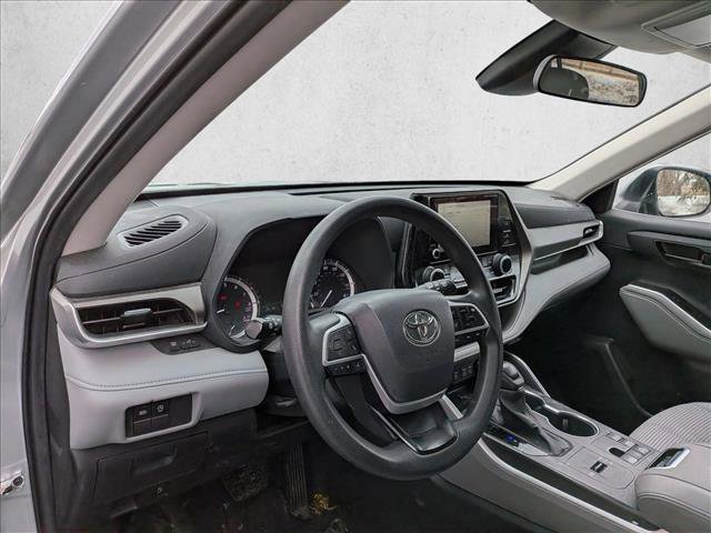Used 2023 Toyota Highlander L image 9