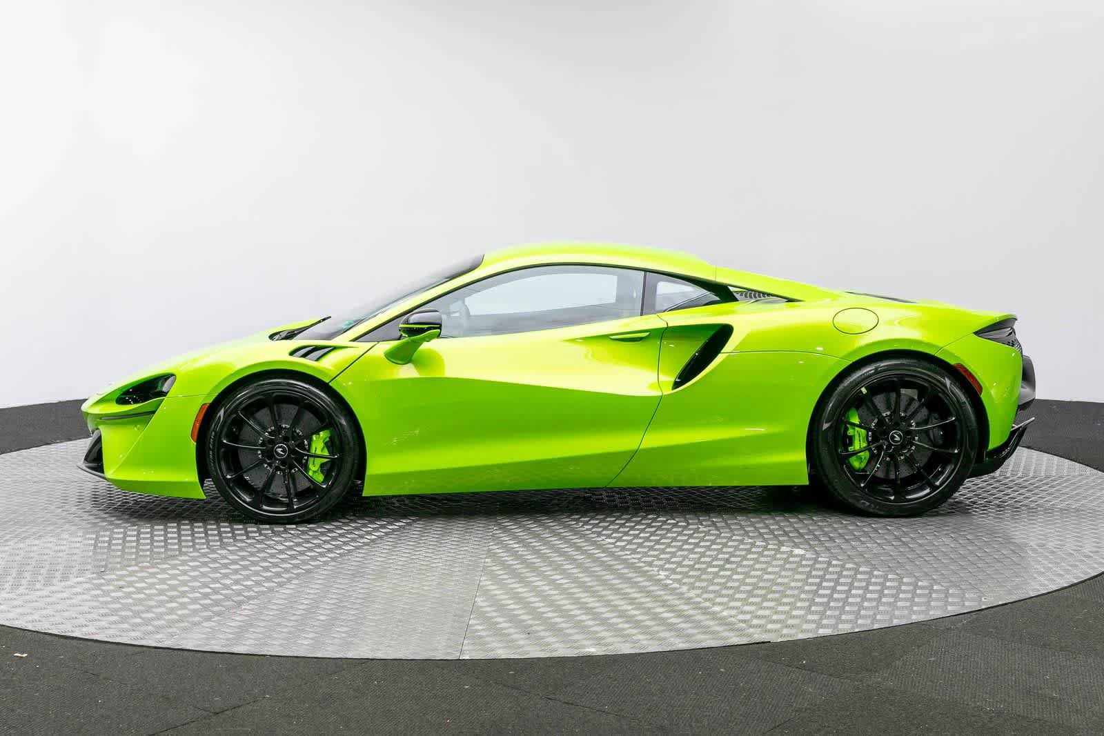 New 2026 McLaren Artura RWD image 3