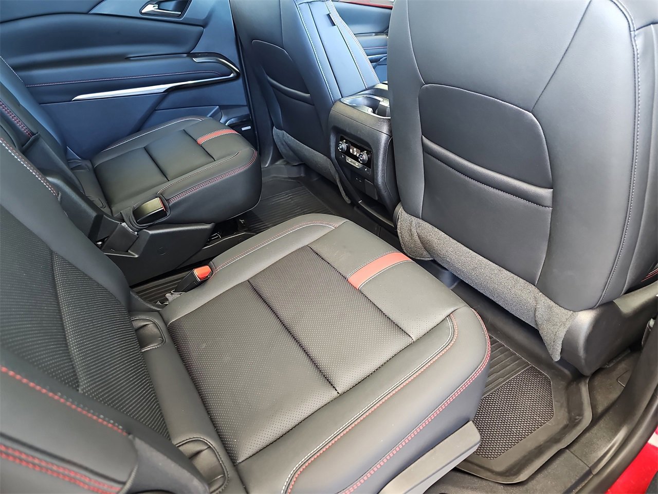 Certified 2024 Chevrolet Traverse RS w/ LPO, Floor Liner Package image 11