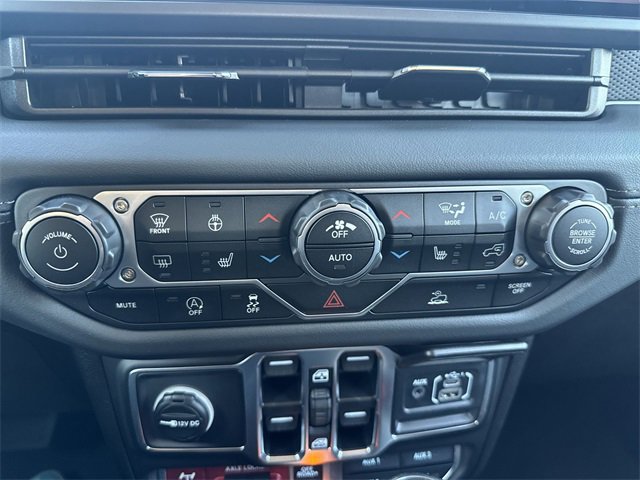 Used 2025 Jeep Gladiator Mojave w/ Steel Bumper Group image 19