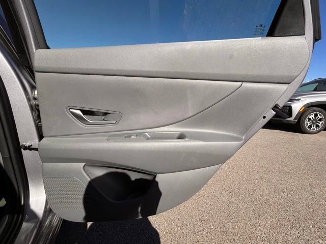 Used 2025 Hyundai Elantra SE FWD image 32