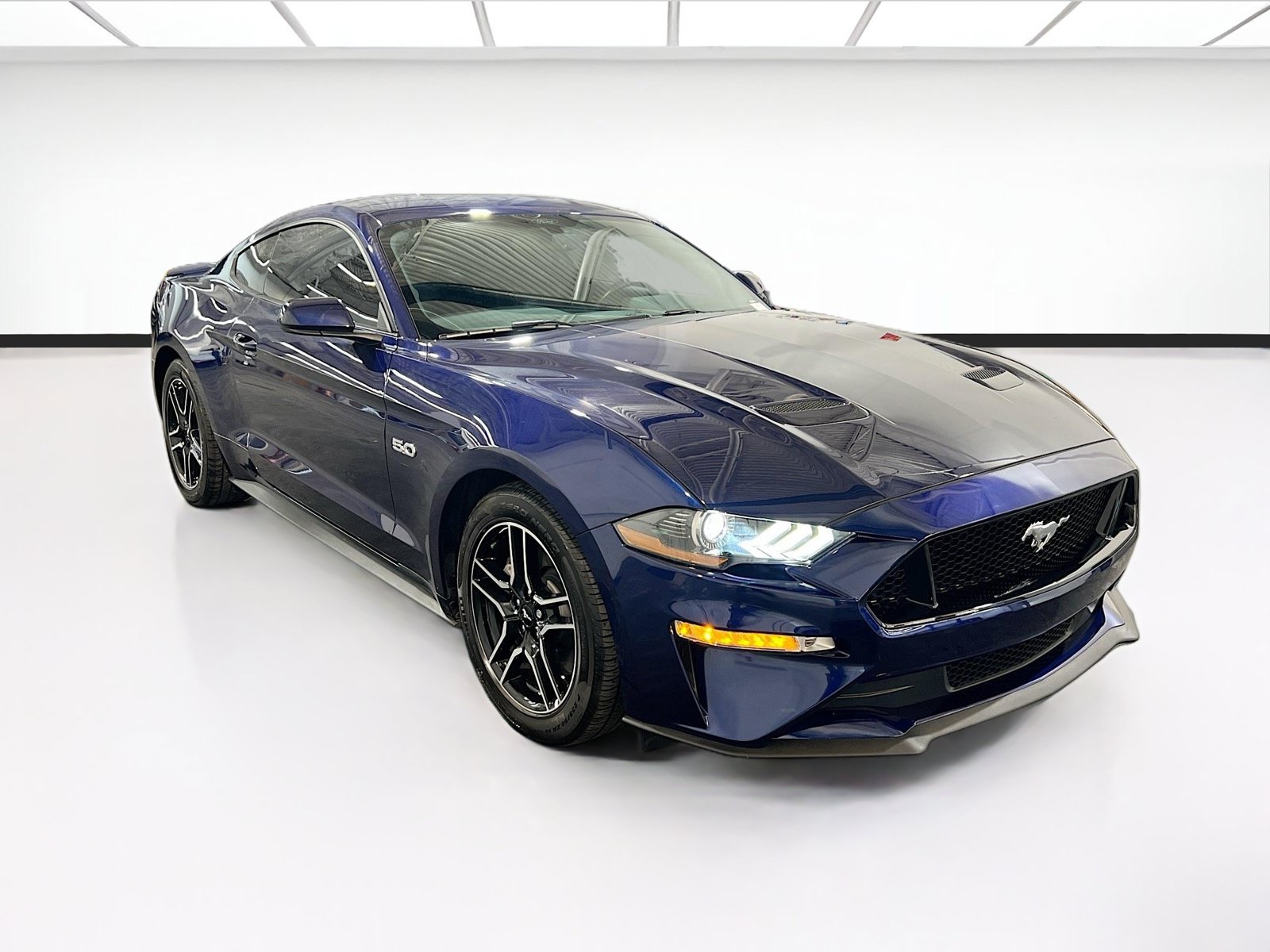 Used 2020 Ford Mustang GT RWD image 3