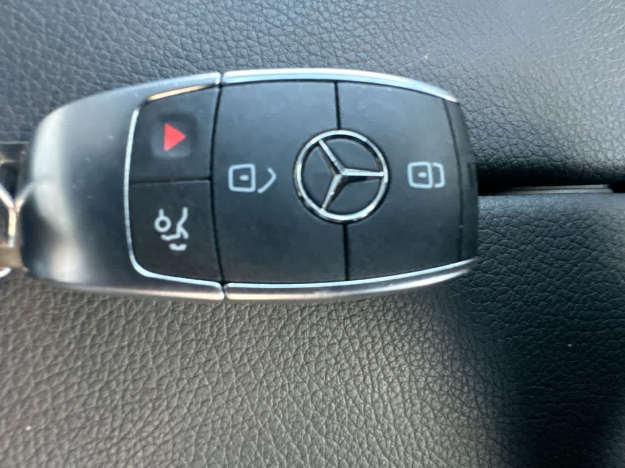 Used 2025 Mercedes-Benz GLA 250 4MATIC w/ Exclusive Package image 28