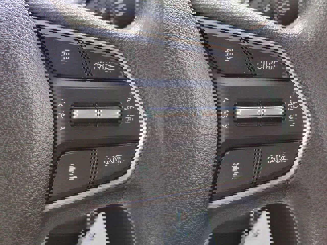 Used 2020 Hyundai Santa Fe SE image 25