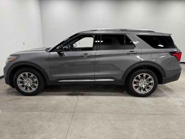 Used 2026 Ford Explorer Platinum RWD image 8