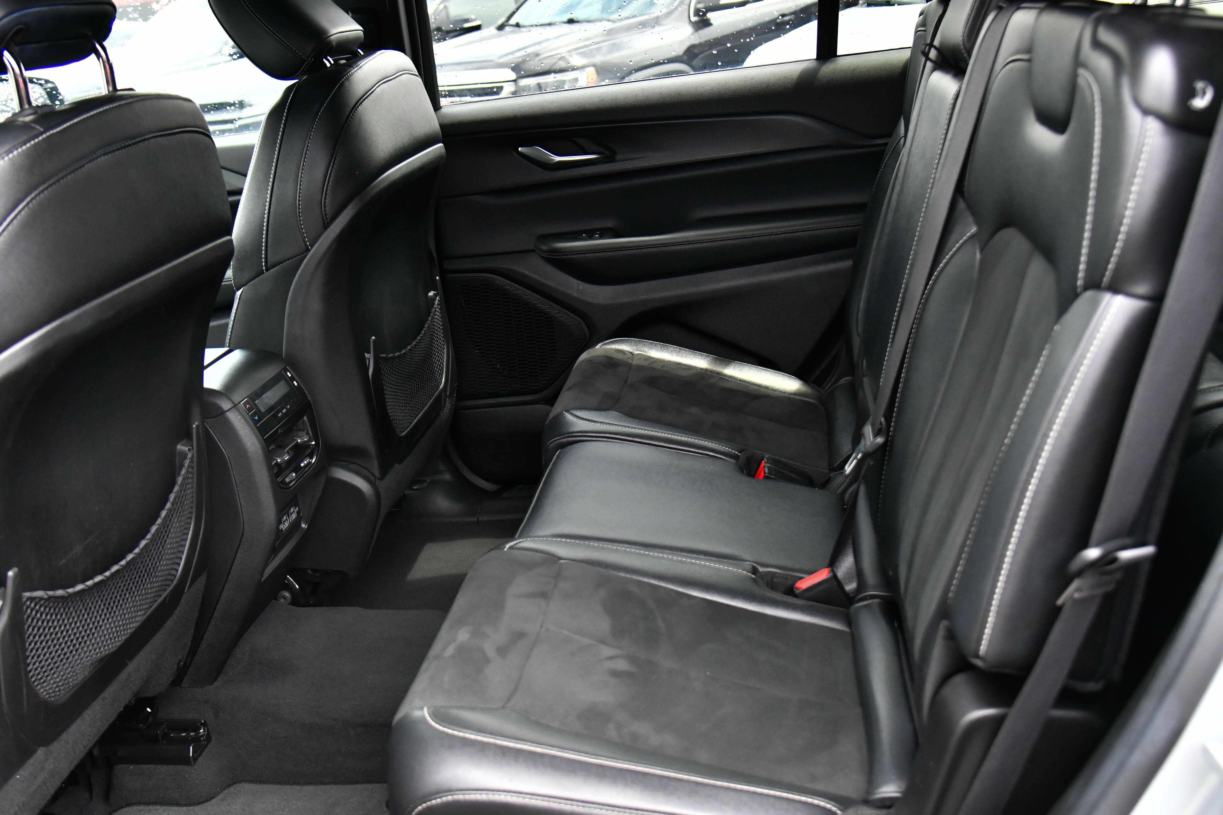 Used 2024 Jeep Grand Cherokee L Laredo AWD/4WD image 39