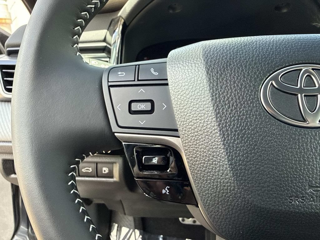 Used 2026 Toyota Camry SE FWD image 32