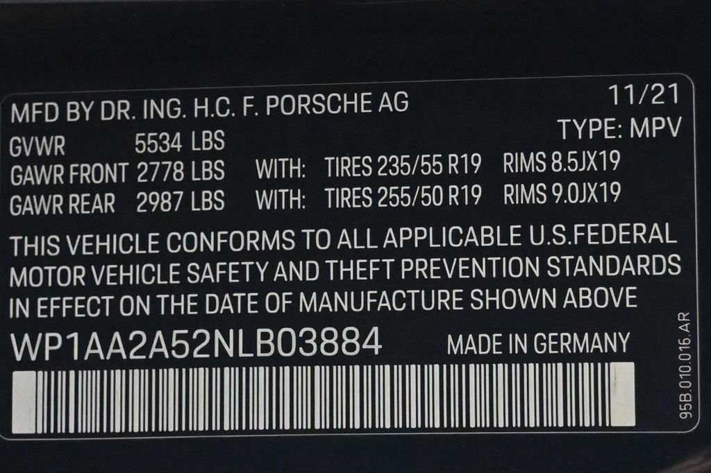 Certified 2022 Porsche Macan AWD/4WD image 27