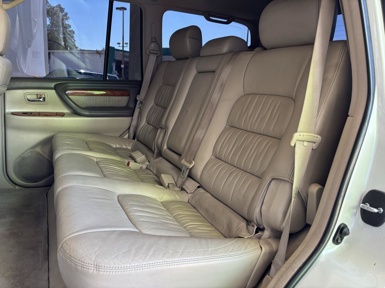 Used 2004 Lexus LX 470 4WD w/ Preferred Accessory Pkg image 23