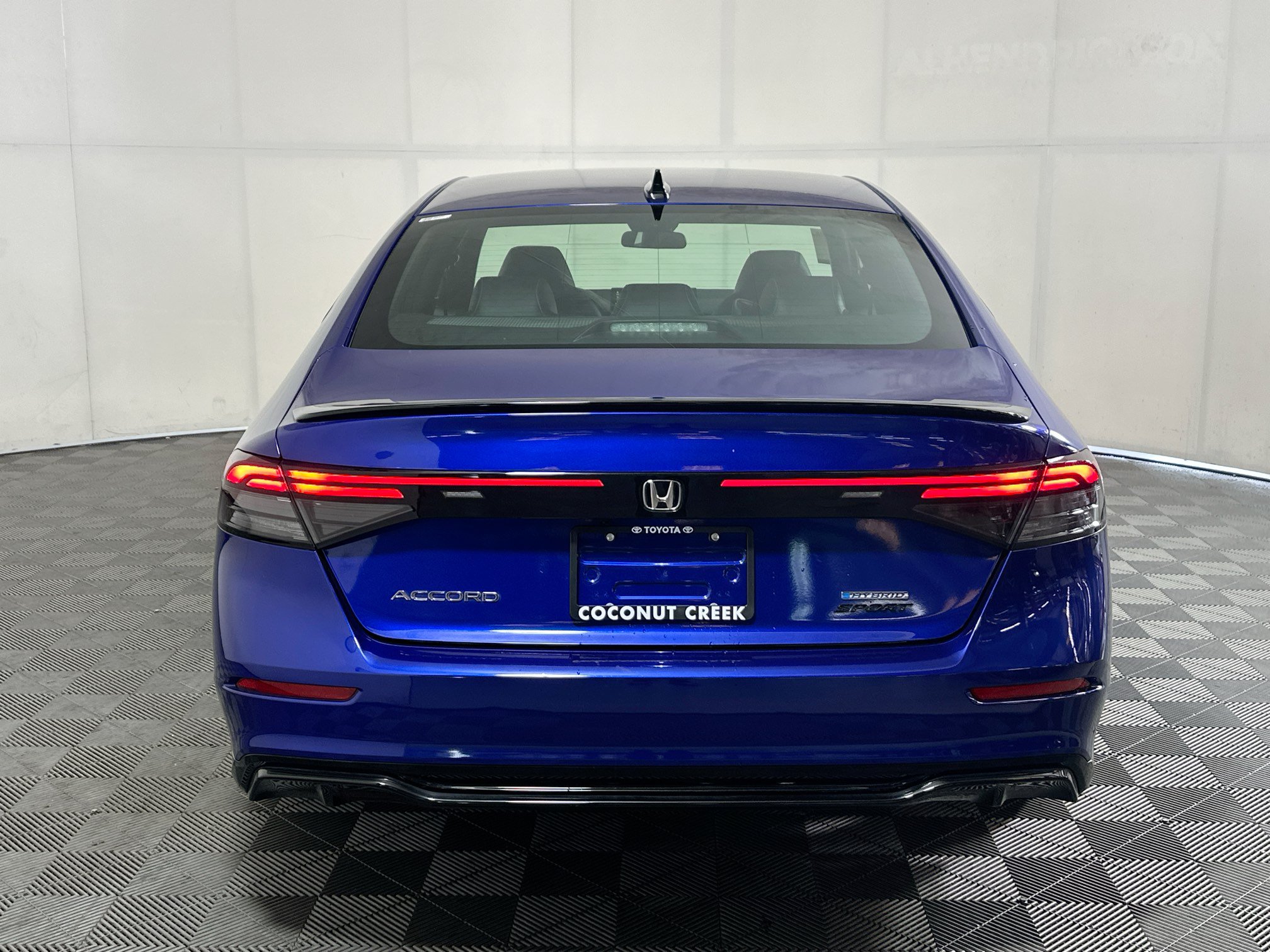 Used 2024 Honda Accord Sport image 4