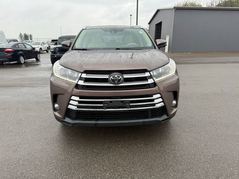 Used 2017 Toyota Highlander Limited AWD/4WD image 2