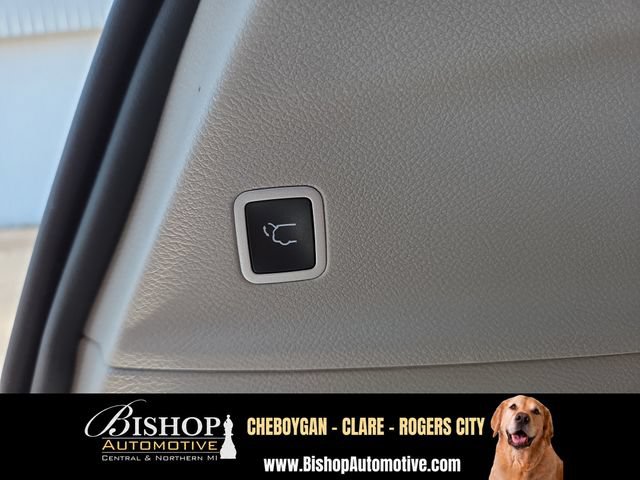 Used 2023 Chrysler Pacifica Touring-L FWD image 26