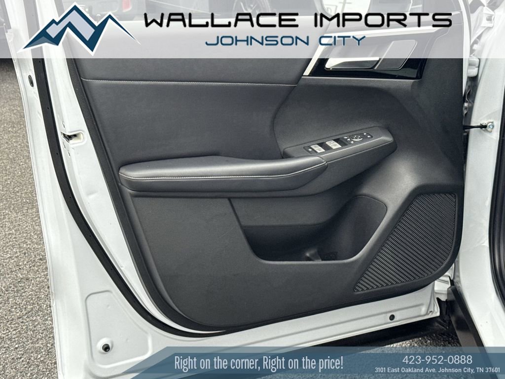 Used 2023 Mitsubishi Outlander SE Black Edition image 13