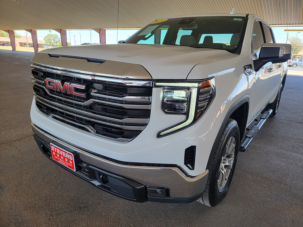 Used 2024 GMC Sierra 1500 SLT AWD/4WD image 3