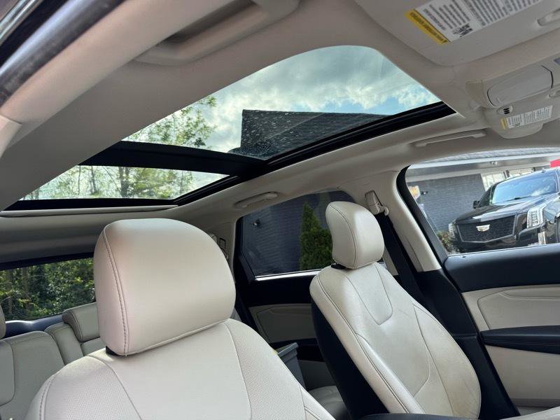 Used 2017 Ford Edge Titanium w/ Equipment Group 301A FWD image 10