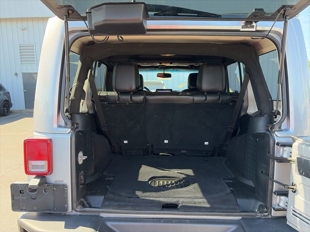 Used 2016 Jeep Wrangler Unlimited Rubicon AWD/4WD image 8